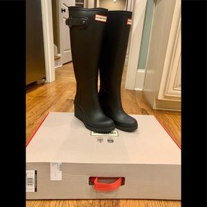 Black Hunter rain boots with wedge